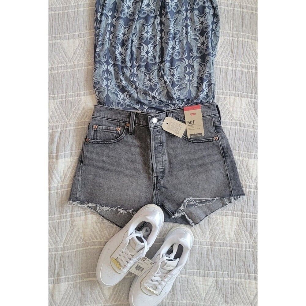 NIB 501‎ levis short jeans women size 28